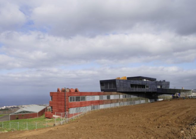 Rafael Arozarena Highschool, AMP Arquitectos, eco high school, spain, site sensitive design, green building, sustainable architecture