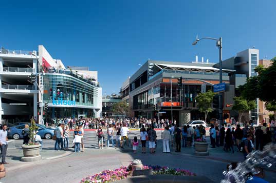 Green Building, Sustainable Building, Green Renovation, Sustainable Renovation, LEED Certified, LEED Silver, Gehry, Frank Gehry, City of Santa Monica, Santa Monica Place, Inhabitat, Inhabitat Los Angeles, Public Space