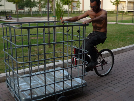 refunc, terni, italy, upcycling, recycled materials, bikes, bicycle, water container, ibc container, mobile bar, bar, eco art, green design, recycled design, Denis Oudendijk, Jan Körbes, Paolo de Guidi, Nancy/Artyjane, glowing bike bar, sustainable design