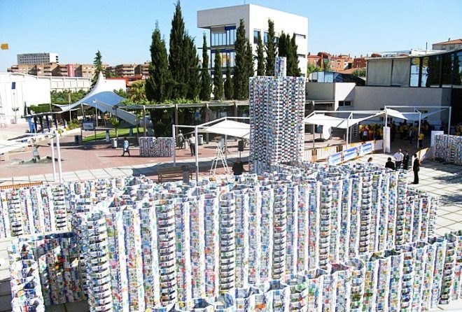 Milk Carton Castle, Facultad de Arquitectura de Granada, Recycled Materials, reused materials, recycled sculpture, recycled sculpture Guinness record, worlds largest recycled sculpture