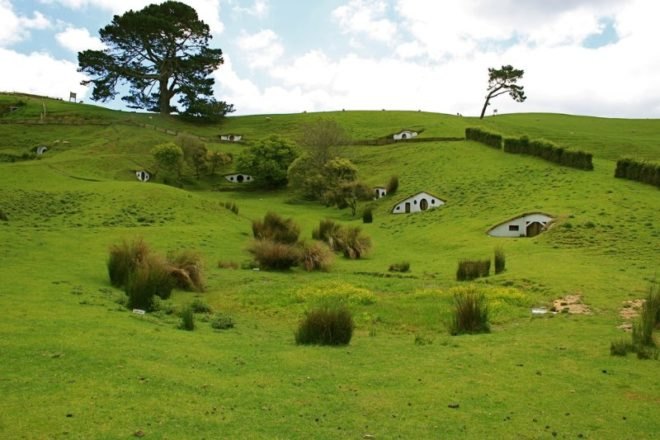 hobbiton, new zealand, lord of the rings, underground home, earthen home, green design