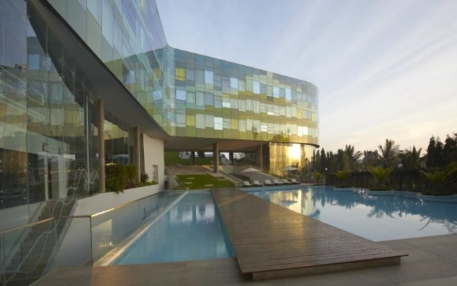 vivanta hotel, wow architects, warner wong design, luxury hotel, green roof, green building, sustainable architecture