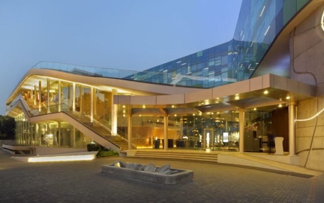 vivanta hotel, wow architects, warner wong design, luxury hotel, green roof, green building, sustainable architecture