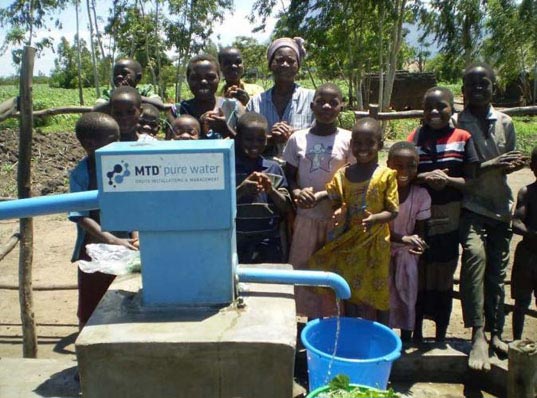 Join The Pipe, sustainable design, green design, water bottle, social design, water issues, safe drinking water, water conservation, reusable bottle