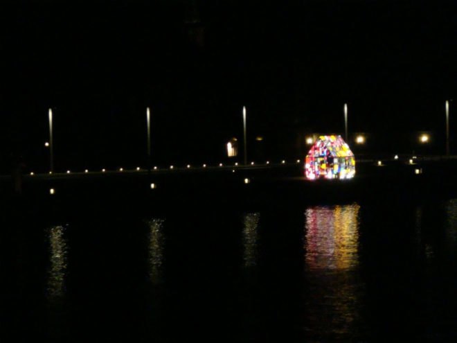 kolonihavehus, tom fruin, copenhagen, outdoor sculpture, reclaimed plexiglass, recycled materials, green design, eco design