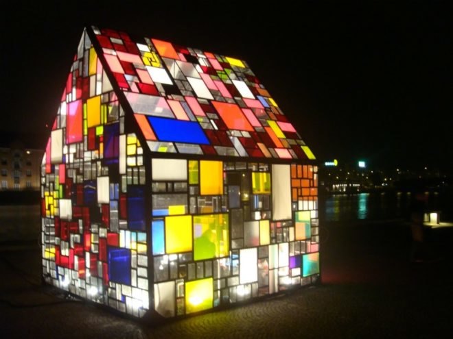 kolonihavehus, tom fruin, copenhagen, outdoor sculpture, reclaimed plexiglass, recycled materials, green design, eco design