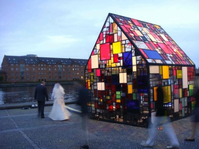 kolonihavehus, tom fruin, copenhagen, outdoor sculpture, reclaimed plexiglass, recycled materials, green design, eco design