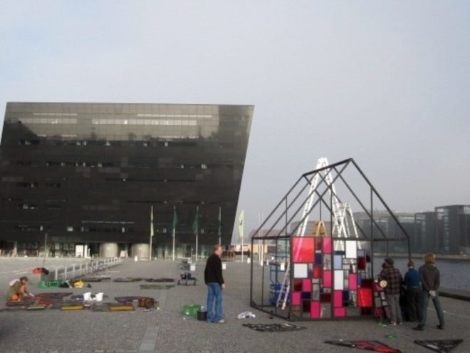 kolonihavehus, tom fruin, copenhagen, outdoor sculpture, reclaimed plexiglass, recycled materials, green design, eco design