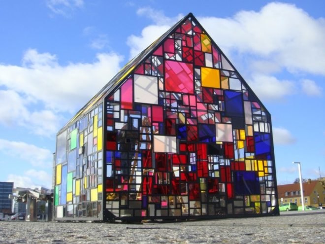 kolonihavehus, tom fruin, copenhagen, outdoor sculpture, reclaimed plexiglass, recycled materials, green design, eco design