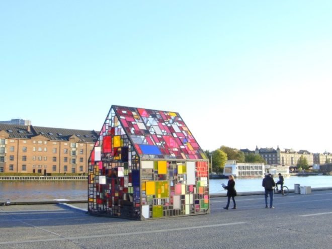 kolonihavehus, tom fruin, copenhagen, outdoor sculpture, reclaimed plexiglass, recycled materials, green design, eco design