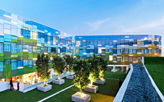vivanta hotel, wow architects, warner wong design, luxury hotel, green roof, green building, sustainable architecture