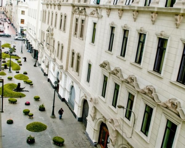 Pop-Up Green Park Invades the City of Lima, Peru