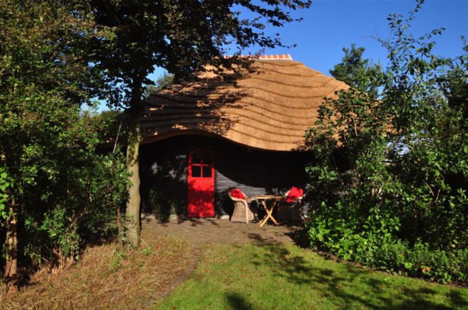 reet barn, 24hr architecture, green architecture, local materials, eco materials, eco architecture, reeds, natural materials, sustainable architecture, green design, netherlands, barn
