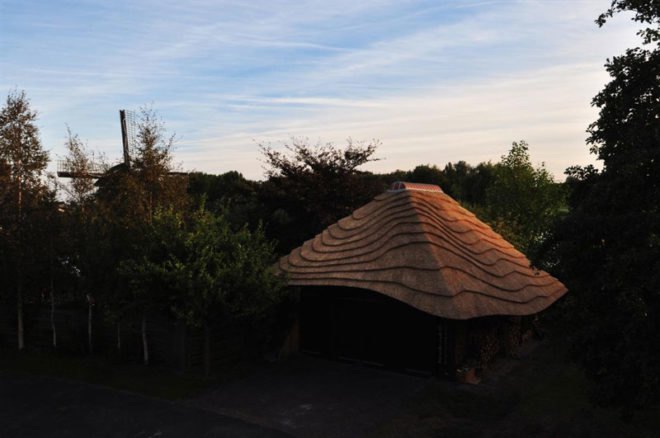 reet barn, 24hr architecture, green architecture, local materials, eco materials, eco architecture, reeds, natural materials, sustainable architecture, green design, netherlands, barn