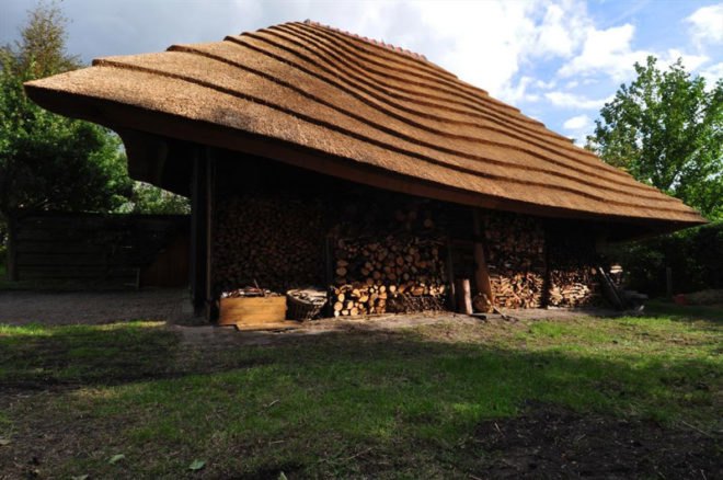 reet barn, 24hr architecture, green architecture, local materials, eco materials, eco architecture, reeds, natural materials, sustainable architecture, green design, netherlands, barn