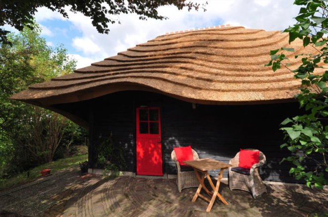 reet barn, 24hr architecture, green architecture, local materials, eco materials, eco architecture, reeds, natural materials, sustainable architecture, green design, netherlands, barn