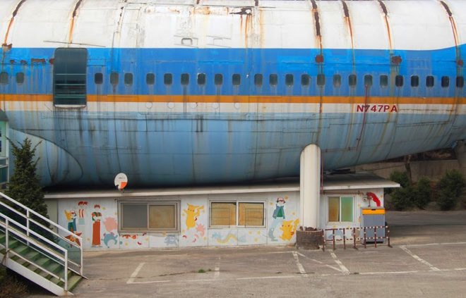 plane restaurant, airplane restaurant, reclaimed airplane, green architecture, eco architecture, green restaurant, sustainable architecture, eco design, green design, boeing, 747, korea