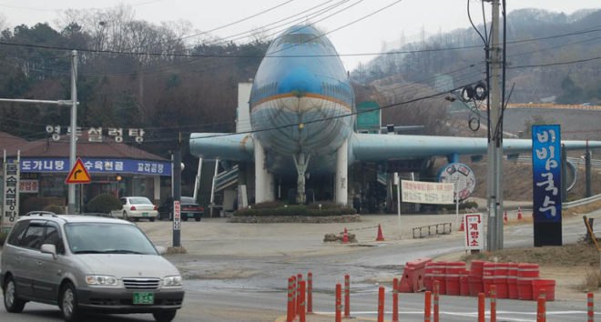 plane restaurant, airplane restaurant, reclaimed airplane, green architecture, eco architecture, green restaurant, sustainable architecture, eco design, green design, boeing, 747, korea