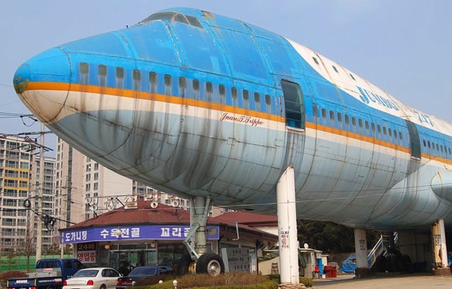 plane restaurant, airplane restaurant, reclaimed airplane, green architecture, eco architecture, green restaurant, sustainable architecture, eco design, green design, boeing, 747, korea
