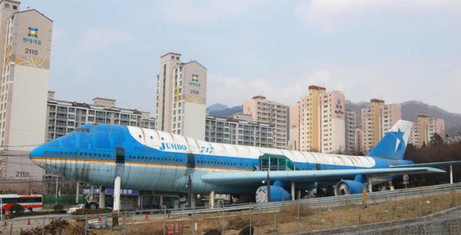 plane restaurant, airplane restaurant, reclaimed airplane, green architecture, eco architecture, green restaurant, sustainable architecture, eco design, green design, boeing, 747, korea