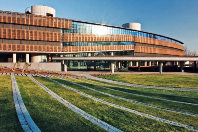+arquitectos, Chile green building, Daylighting, Empresas Transoceánica, Green Building, green office park, tucked under parking