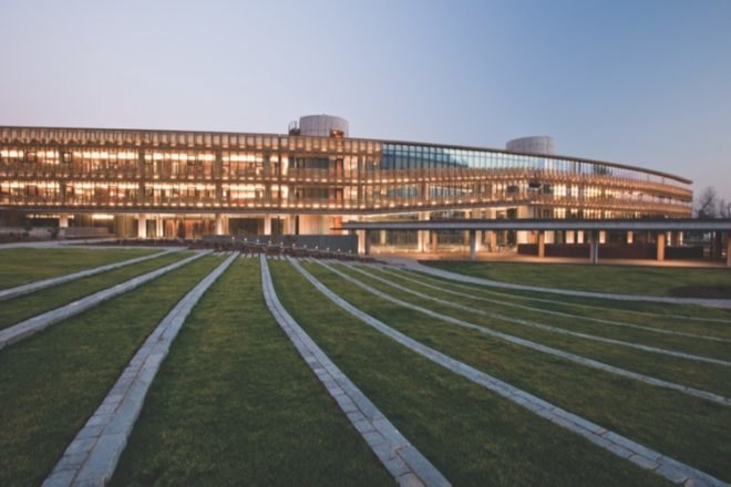 +arquitectos, Chile green building, Daylighting, Empresas Transoceánica, Green Building, green office park, tucked under parking