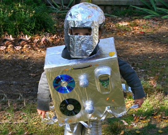 eco-friendly halloween costumes, green costume contest, green halloween, green halloween contest, green halloween tips, inhabitots costume contest, Inhabitots Green Halloween Costume Contest