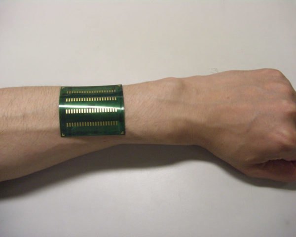 Hybrid Power Bracelet Runs on Solar Energy and Body Heat