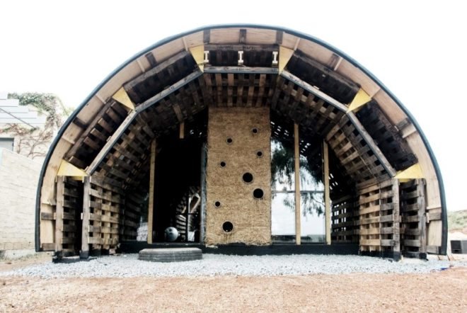 slumtube, pallet house, palettenhaus, affordable housing, shipping pallets, green design, sustainable architecture