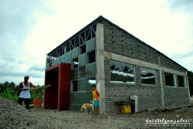 bottle school, illac diaz, school made of bottles, my shelter foundation, myshelterfoundation, bottle house, bottle architecture, green design, eco design, sustainable design, green architecture, eco architecture