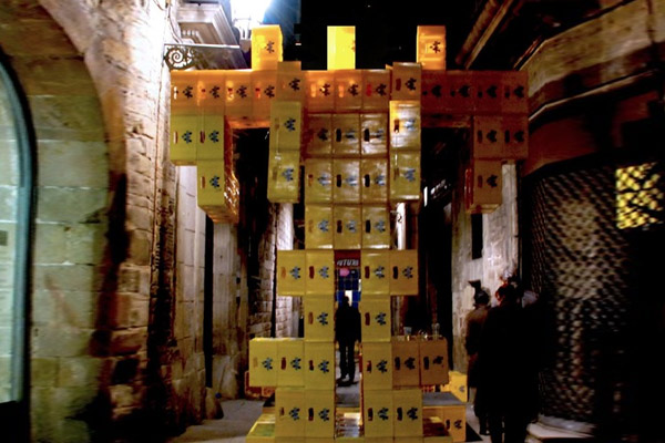 modafad, external reference, temporary structure, fashion show, green design, beer crate robot, giant yellow robot, the dude, damien, crate robot, recycled beer crate, beer crate, eco design, sustainable design, modafad 2010