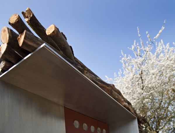 Green restroom, public restroom, log facade, stick facade, golf Lauterhofen, Berschneider + Berschneider, german green building, german log design, natural materials facade