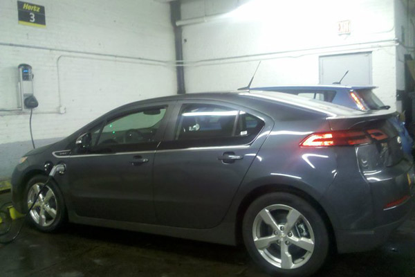 hertz rents first chevy volt, hertz chevy volt, hertz ev rental, first chevy volt rental, hertz ev rental nyc, rental electric vehicles
