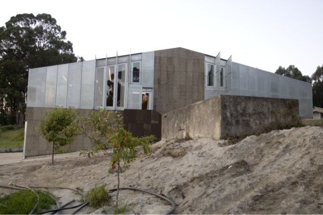 cork house, Arquitectos Anónimos, portugal, cork, cork exterior, green design, renewable resource