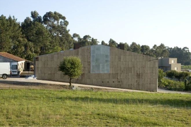 cork house, Arquitectos Anónimos, portugal, cork, cork exterior, green design, renewable resource