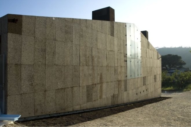 cork house, Arquitectos Anónimos, portugal, cork, cork exterior, green design, renewable resource
