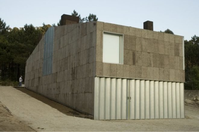 cork house, Arquitectos Anónimos, portugal, cork, cork exterior, green design, renewable resource