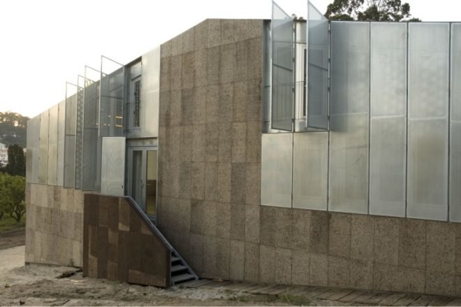 cork house, Arquitectos Anónimos, portugal, cork, cork exterior, green design, renewable resource