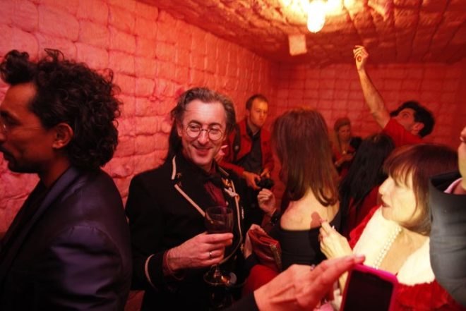 jennifer rubell, padded cell jennifer rubell, cotton candy room, jennifer rubell cotton candy, padded cell cotton candy, cotton candy art, edible art