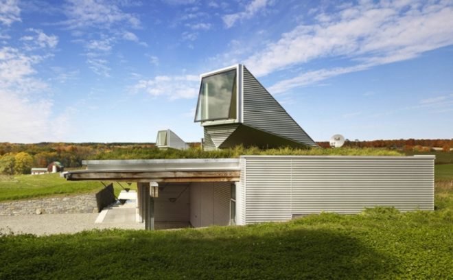eco building, Canadian green building, green roof, green roof house, canada green roof, light scoop, galvalume siding, groundsource heat pump, geo thermal,natural daylighting, eco roof, green home, low profile home, Ian MacDonald, Meadow ho