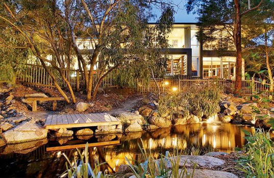 Phillip Johnson, Phillip Johnson Sustainable Landscape Systems, billabongs, natural swimming pools, green swimming pools, chlorine free swimming pools, naturally filtered swimming pools, rock pools, alternative saltwater pools, non toxic swimming pools australian plant life, aquatic plant gardening
