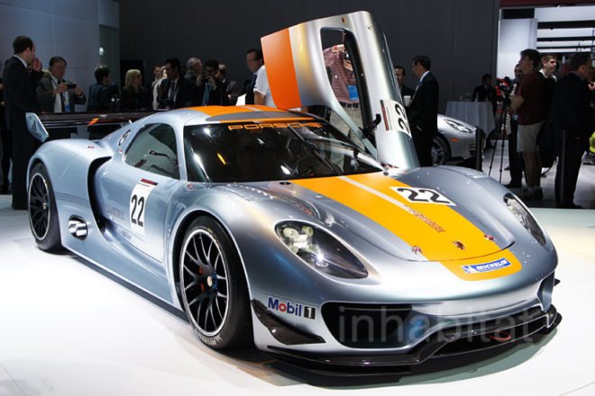 Porsche, Porsche 918 RSR, Porsche electric race car, Porsche Hybrid Race car, Porsche Hybrid Sports Car, Porsche Spyder unveiling, Porsche unveil, Detroit Auto Show, NAIAS, Inhabitat, Porsche Green Car, Porsche EV, Porsche Electric Vehicle, Porsche eco