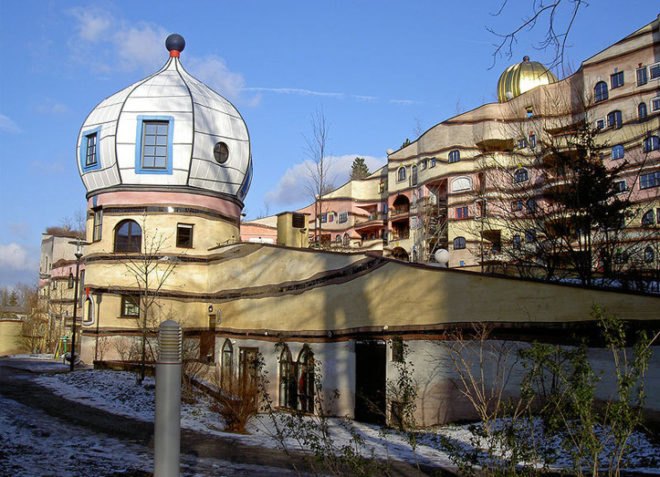 Waldspirale, wald spirale, forest spiral, green roof, forest topped building, eco architecture, crazy architecture, green architecture, sustainable architecture, Friedensreich Hundertwasser, green building, roof garden, Heinz M. Springmann, bauverein darmstadt company, tree tenants, weird architecture