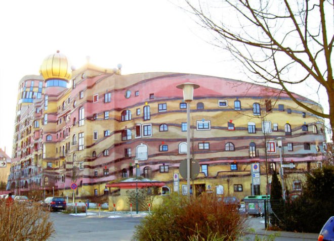Waldspirale, wald spirale, forest spiral, green roof, forest topped building, eco architecture, crazy architecture, green architecture, sustainable architecture, Friedensreich Hundertwasser, green building, roof garden, Heinz M. Springmann, bauverein darmstadt company, tree tenants, weird architecture