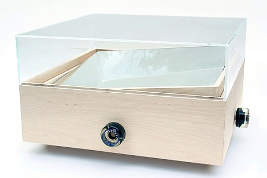 heliostat tables, heliostat furniture, light reflecting furniture, lighting indoors, natural lighting indoors, green furniture, solar lighting, dag igland, sustainable furniture, energy free lighting, electricity free lighting, how to light your home naturally