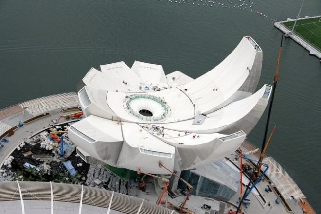 MBS, Marina Bay Sands' ArtScience Museum, Art Science museum, Moshie Safadie, rainwater harvesting, Singapore green design, museum daylighting, Marina Bay Sands Casino and Resort