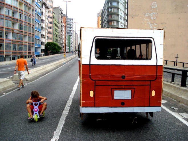 Projecto Kombi, green art, cardboard combi, cardboard installation, playful sculpture, mobile sculpture, Brazilian installation
