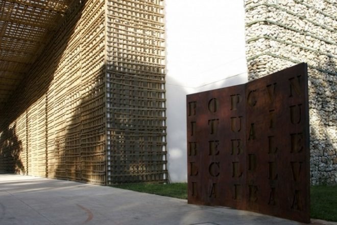Biblioteca Pública de Villanueva, Villanueva Public Library, local materials, miguel torres arquiteco, sustainable architecture, green building, eco library