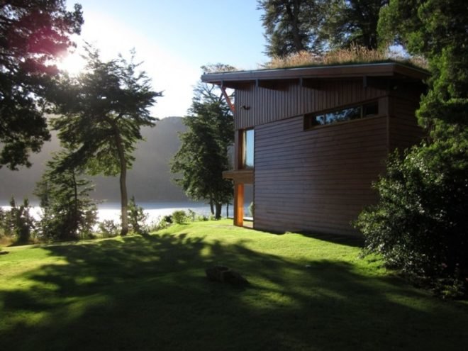 sustainable design, green design, argentina, green roof, studio ramos, sustainable building, local materials, Lake Gutiérrez green home