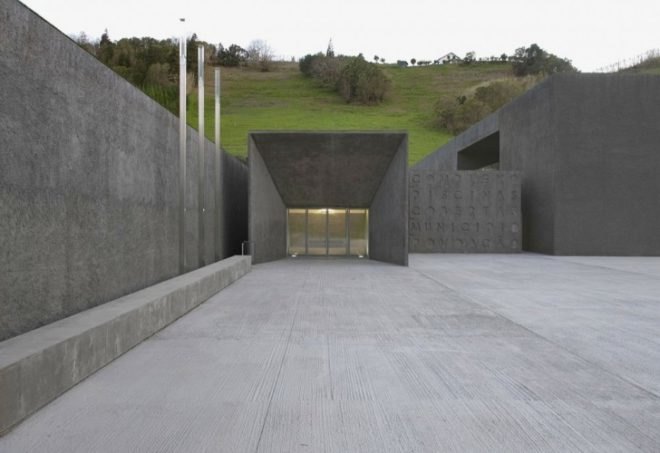 Municipal Pools of Povoação, barbosa e guimaraes, green roof, daylighting, skylights, portugal